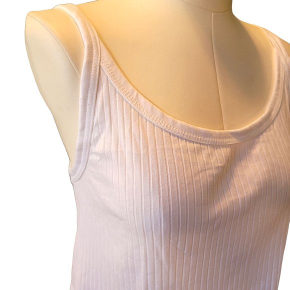 Old Navy White Tank Tops Woman's Plus Size 3X Lettuce Edge NWT JJ1984 - Picture 2 of 5